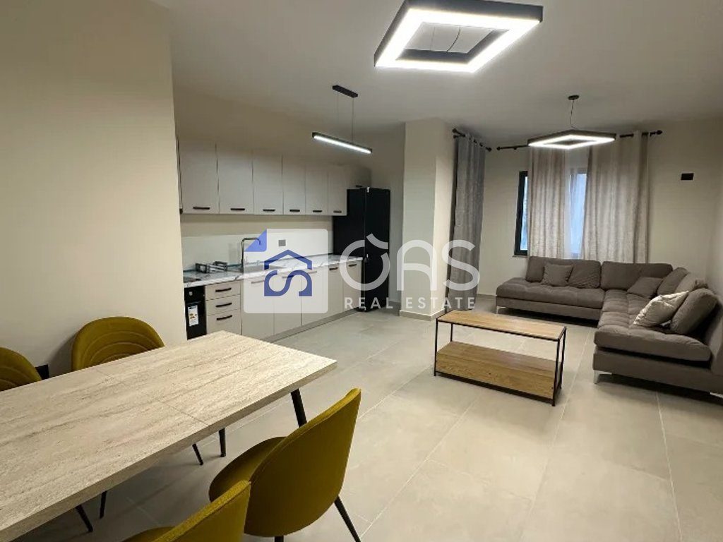 Jepet me qera apartament 2+1+lavanderi tek Komuna e Parisit