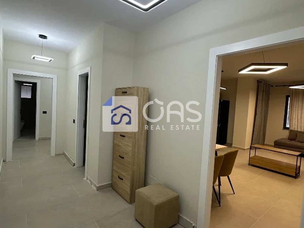 Jepet me qera apartament 2+1+lavanderi tek Komuna e Parisit