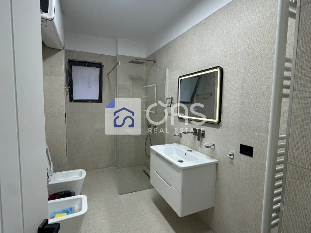 Jepet me qera apartament 2+1+lavanderi tek Komuna e Parisit