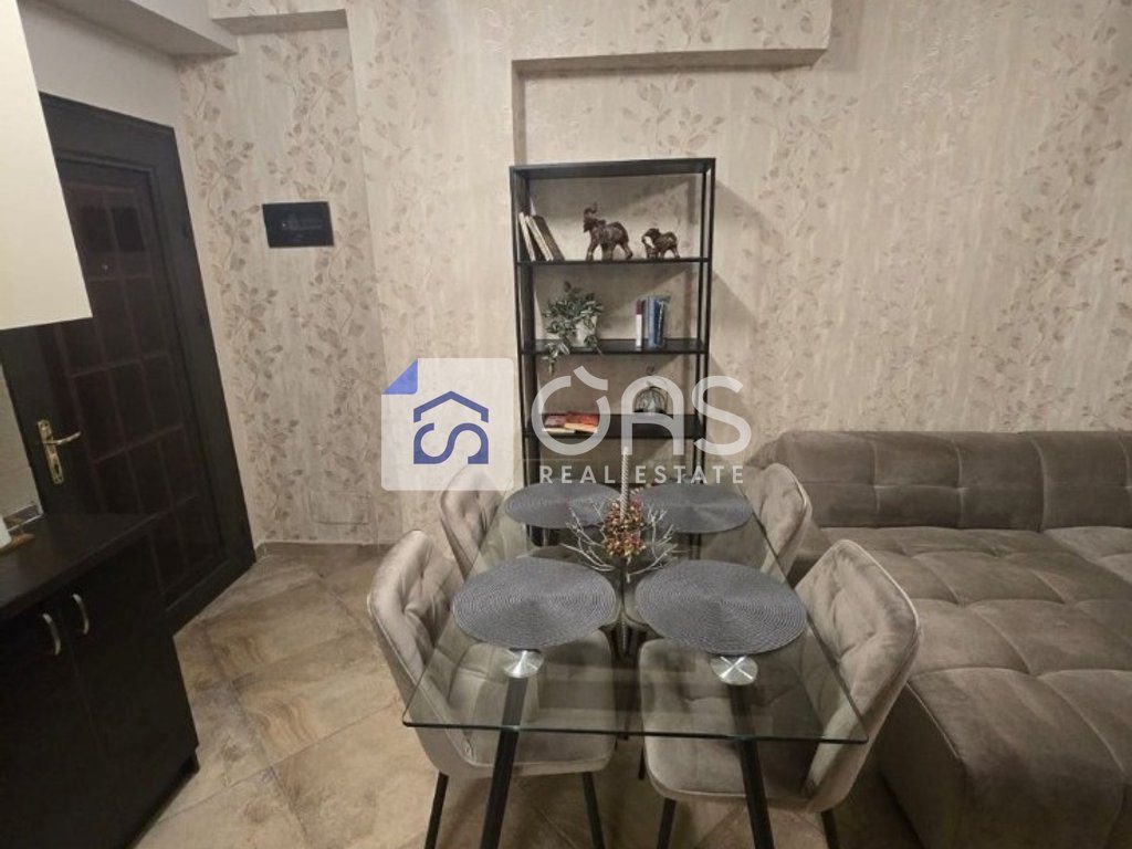 Jepet me qera apartament 1+1 ne Qender