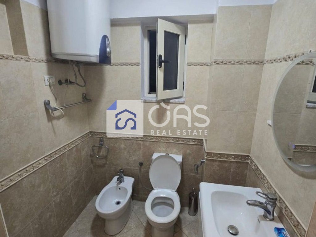 Jepet me qera apartament 1+1 ne Qender