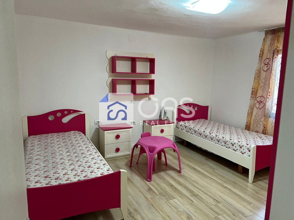 Jepet me qera apartament 2+1 tek 5 Maj