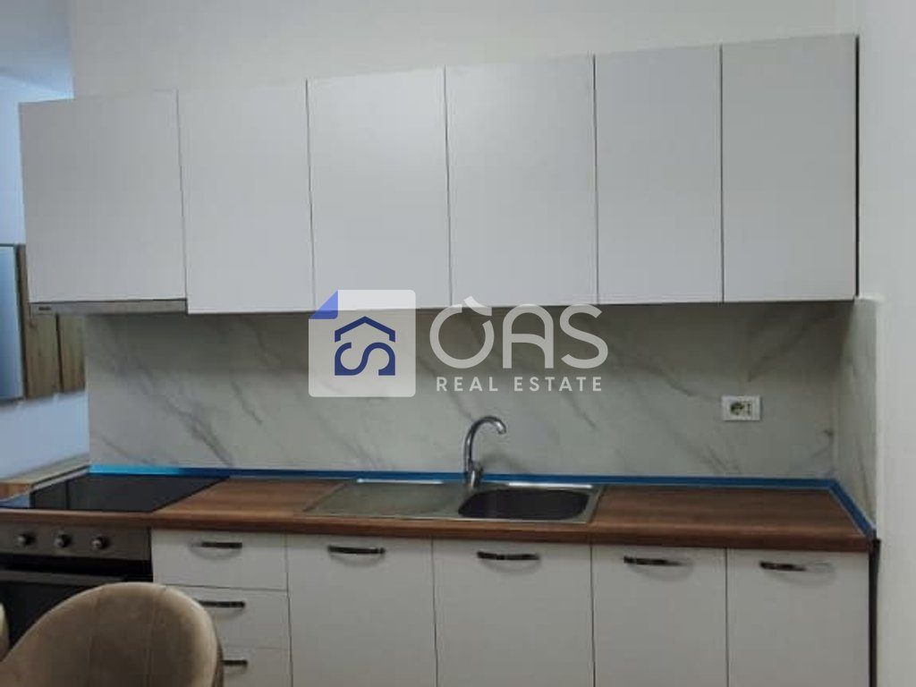 Jepet apartament me qera 1+1 ne Rrugen e Kavajes