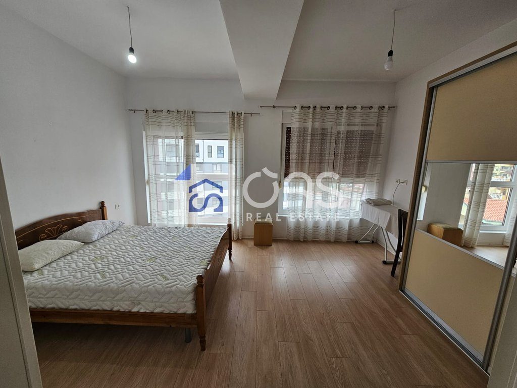 Jepet apartament me qera 2+1+ parkim tek Ali Demi