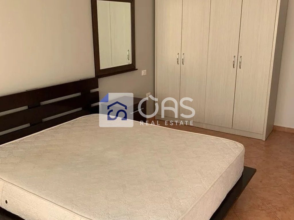 Jepet me qera apartament 2+1 tek Komuna e Parisit