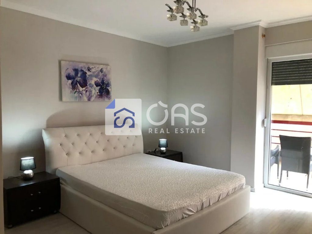 Shitet apartament 2+1+2 tek Liqeni i Thate