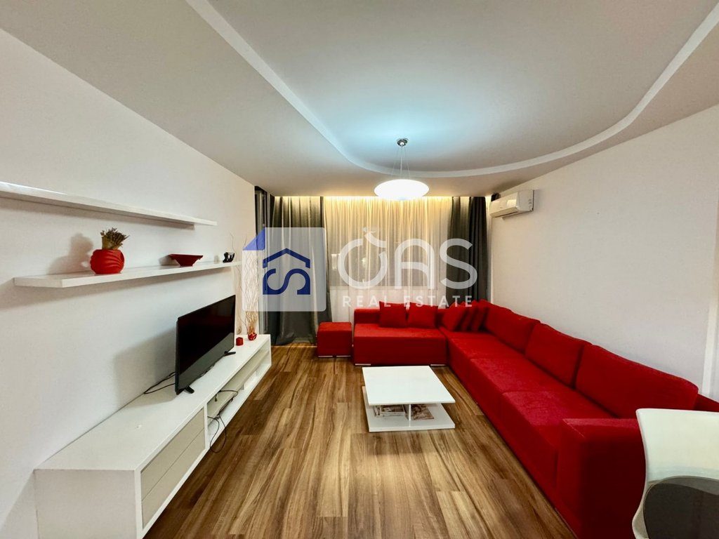 Jepet me qera apartament 1+1 tek Komuna Parisit