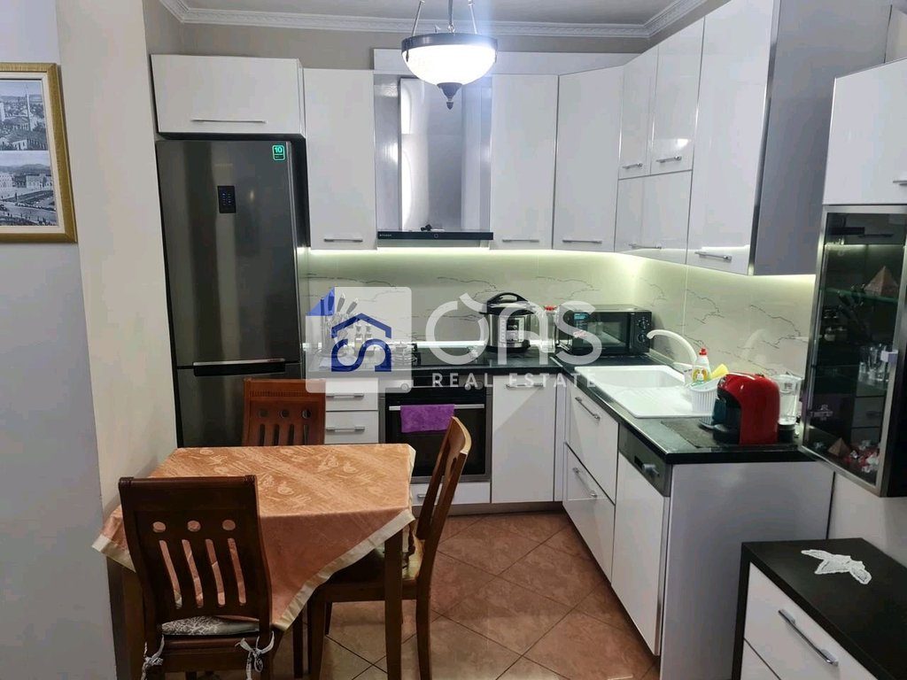 Jepet me qera apartament 2+1 ne Qender