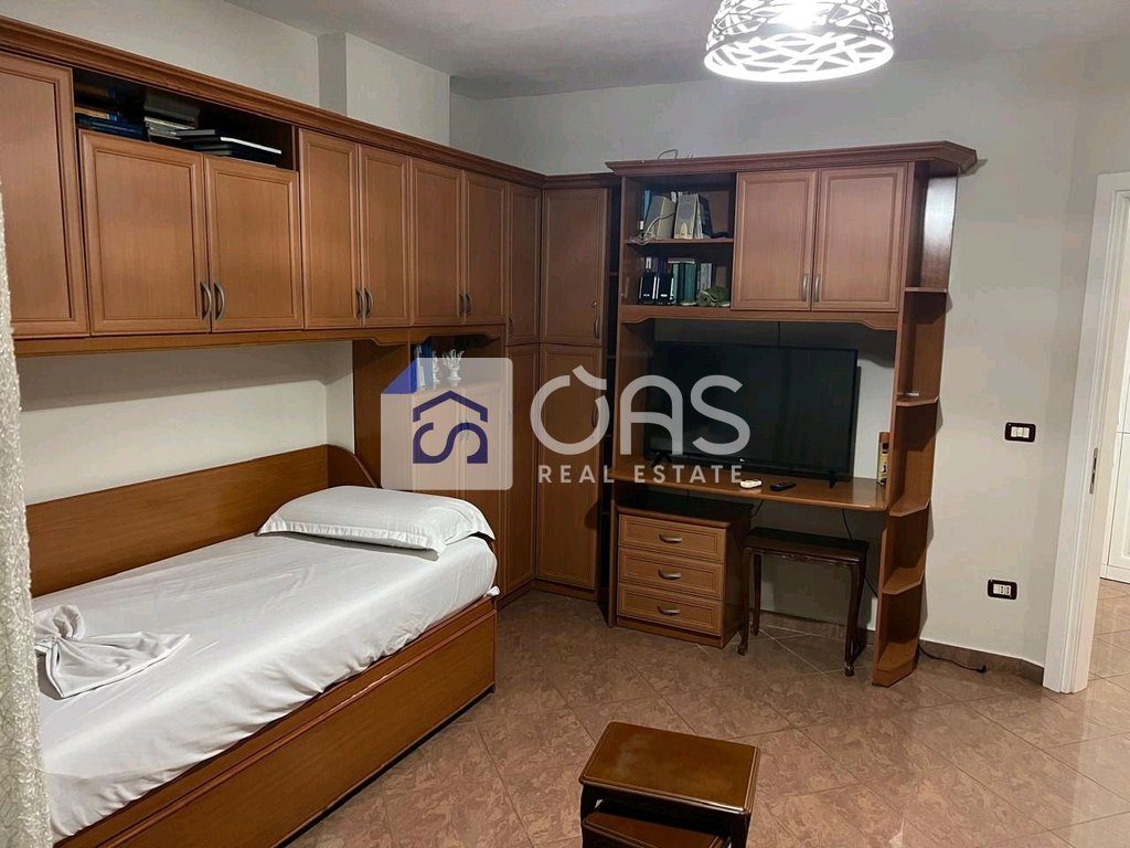 Jepet me qera apartament 2+1 ne Qender