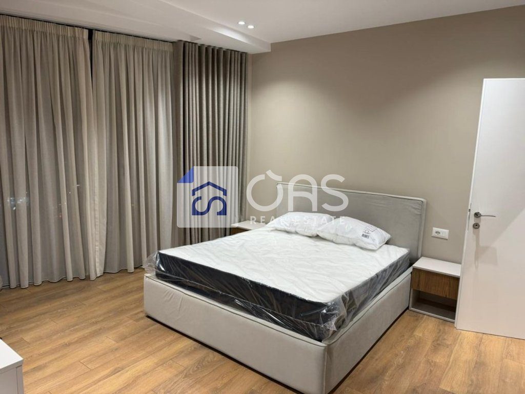 Jepet me qera apartament 2+1 tek Mine Peza