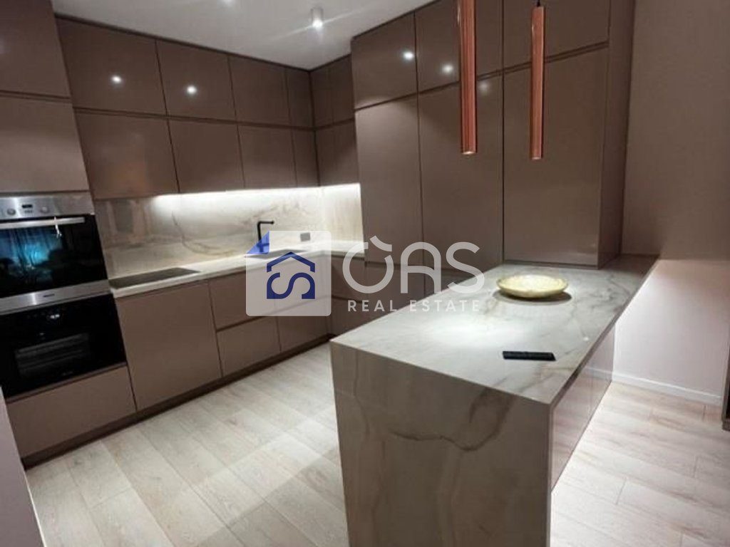 Shitet apartament 2+1+2 tek Liqeni Artificial