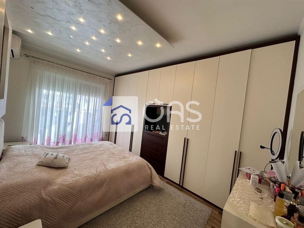 Shitet apartament 3+1  ne Fresk