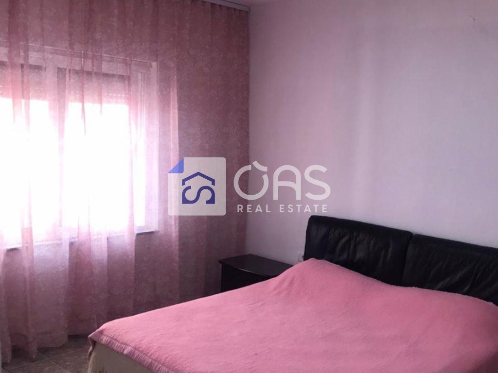 Jepet ambient me qera  2+1 tek Rruga e Dibres