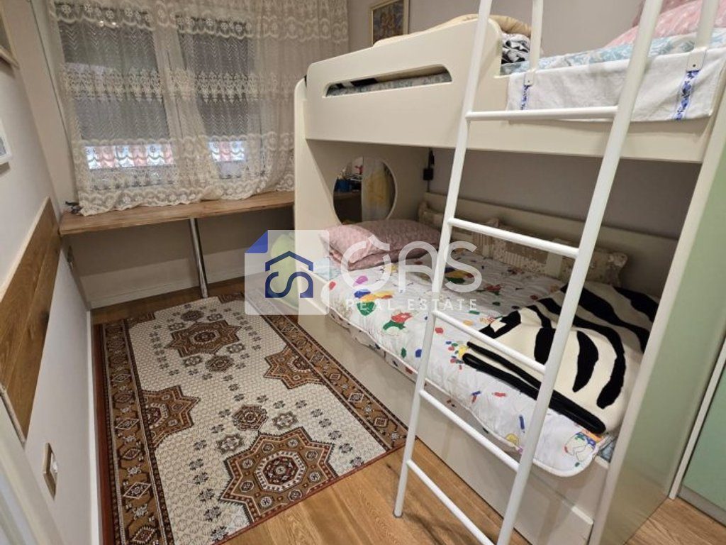 Jepet me qera apartament 3+1 tek Pazari i Ri