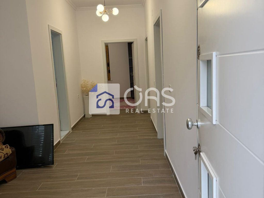 jepet me qera apartament  2+1+ post parkimi tek Siri Kodra