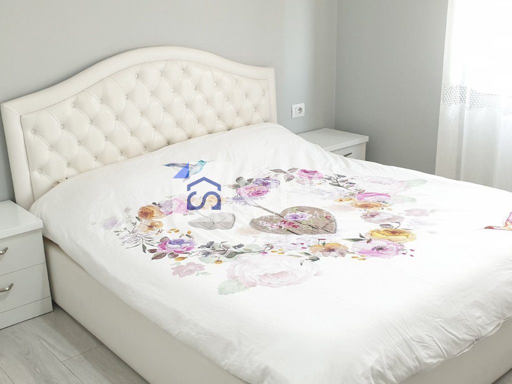 Jepet me qera apartament  1+1+ post parkimi ne Kinostudio