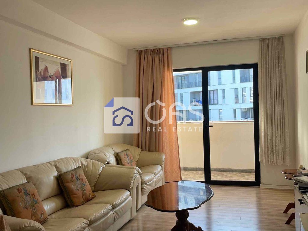 Shitet apartament 3+1+2 tek 5 Maj