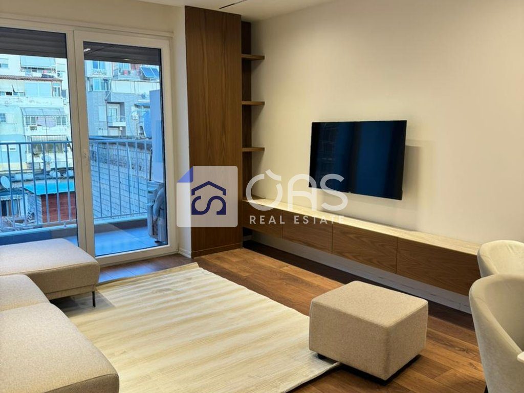 Jepet apartament me qera 1+1+post parkimi ne Xhamllik