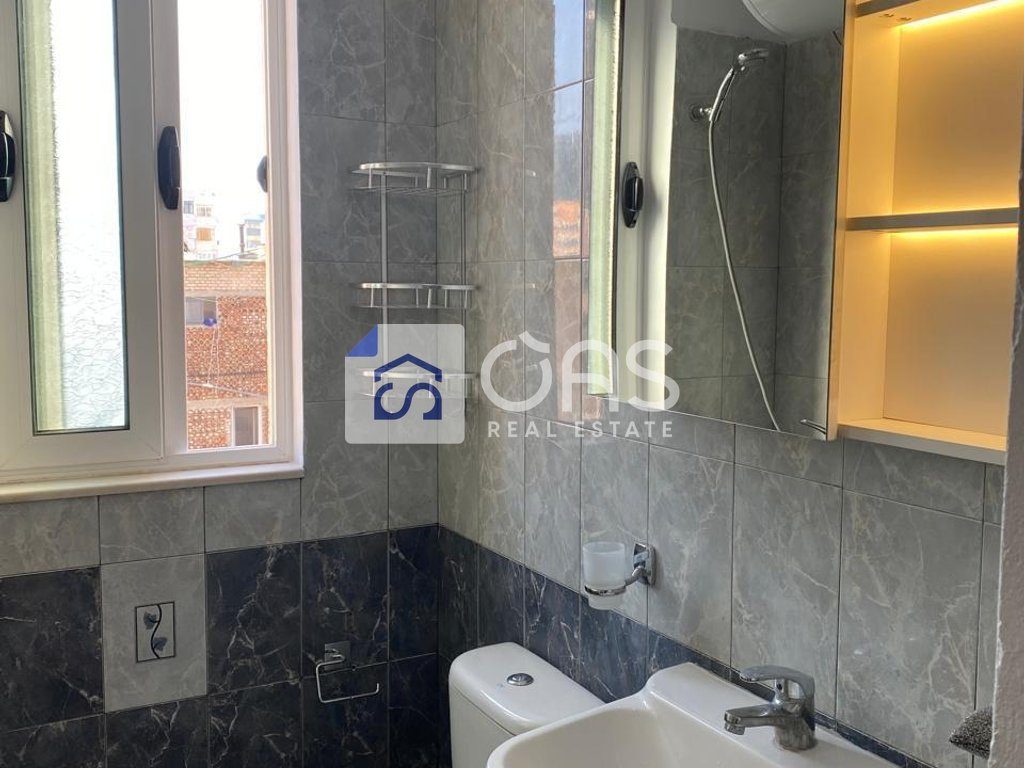 Jepet apartament me qera 2+1 tek Rruga e Kavajes
