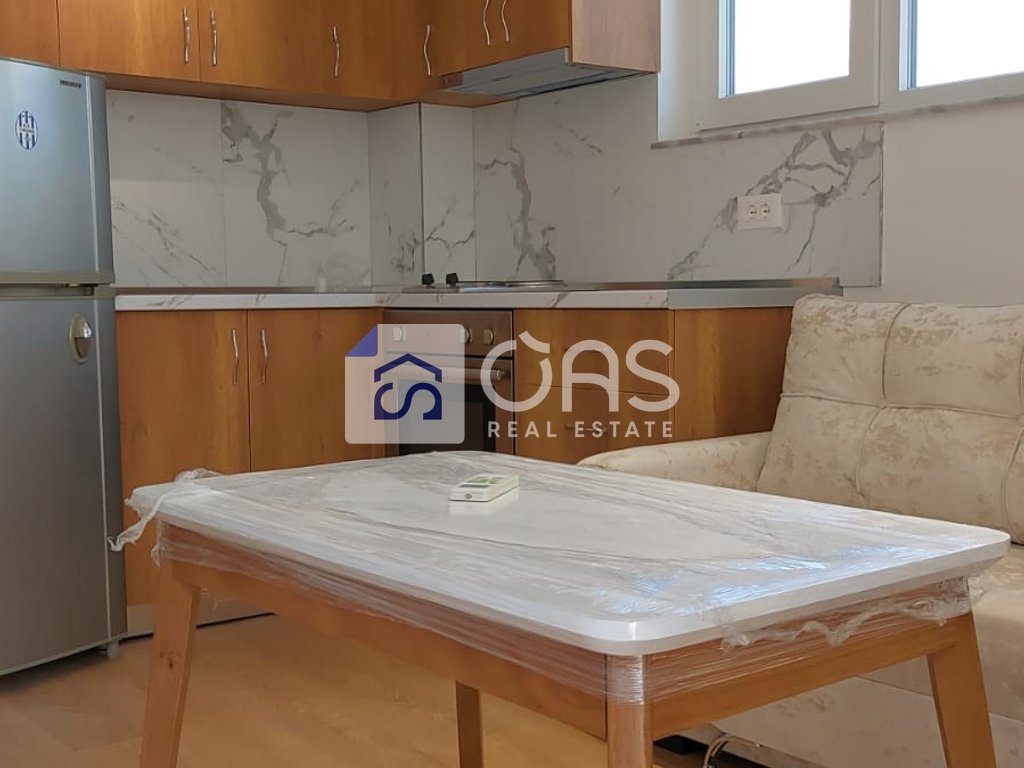 Jepet apartament me qera 1+1 tek Medreseja