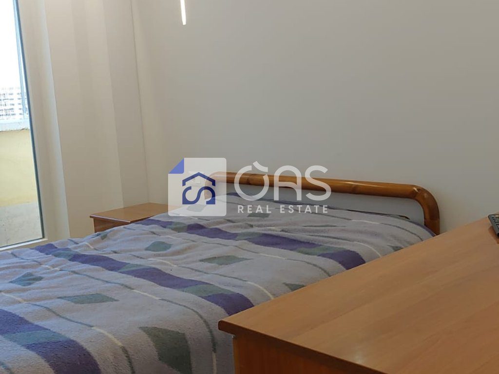 Jepet apartament me qera 1+1 tek Medreseja