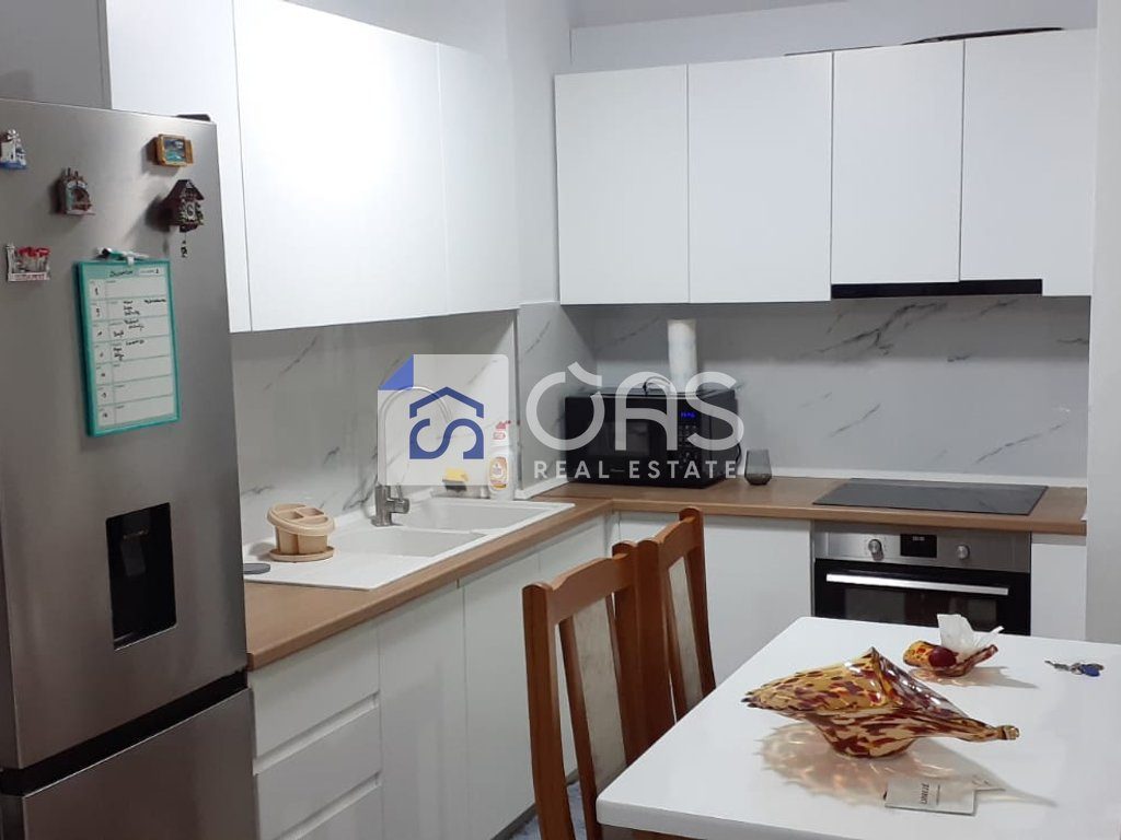 Jepet apartament me qera 1+1 +garazhd tek Misto Mame