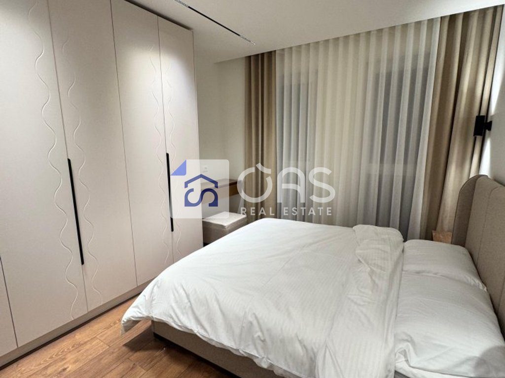Jepet apartament me qera 2+1+post parkimi ne Xhamllik