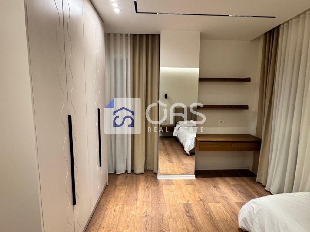 Jepet apartament me qera 2+1+post parkimi ne Xhamllik