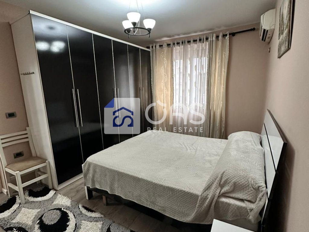 Jepet apartament me qera 2+1 tek Komuna e Parisit