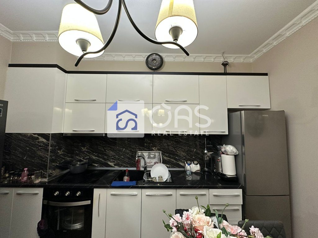 Shitet apartament 2+1+2 tek Pazari i Ri