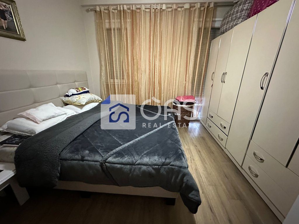 Shitet apartament 2+1+2 tek Pazari i Ri