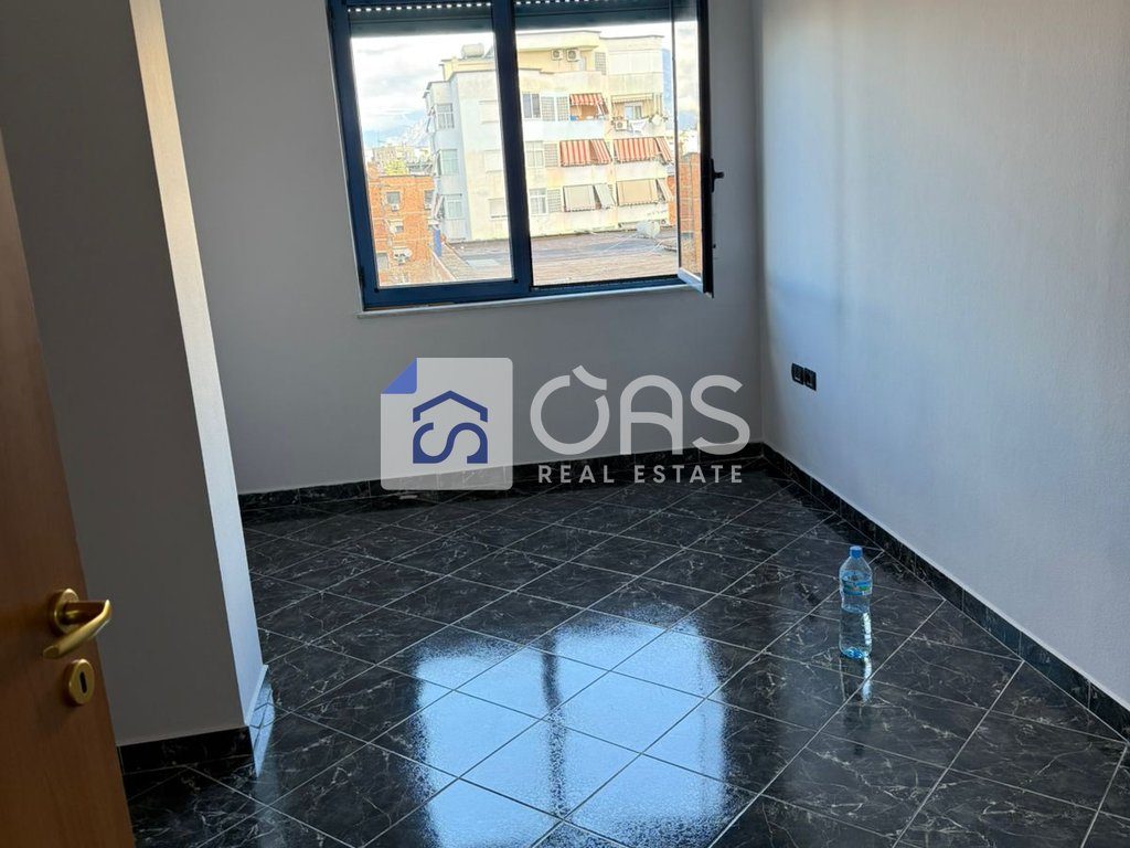 Jepet apartament me qera 2+1+2 tek Rruga e Elbasanit