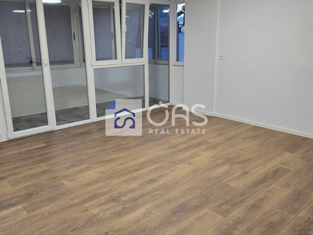Shitet apartament 2+1+2 tek Prokuroria e Tiranes