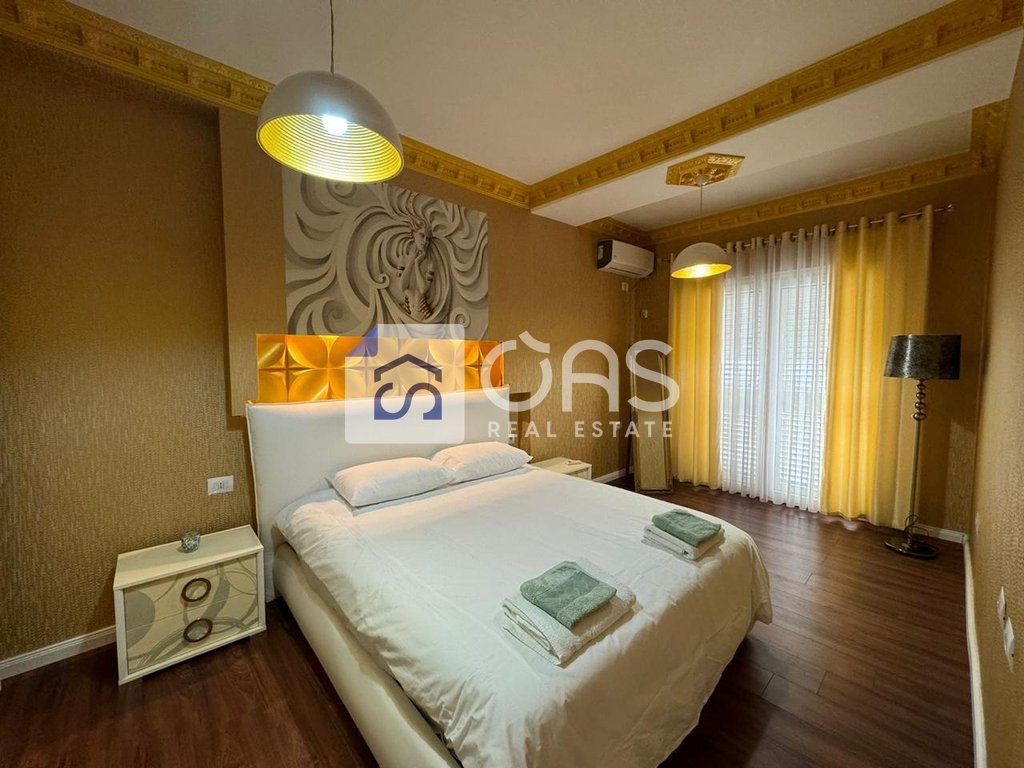 Shitet apartament 2+1 tek Liqeni i thate