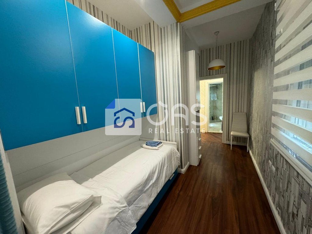 Shitet apartament 2+1 tek Liqeni i thate