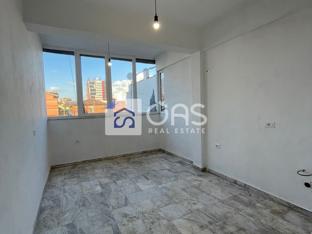 Jepet ambient biznesi 3+3 tek Pazari i ri