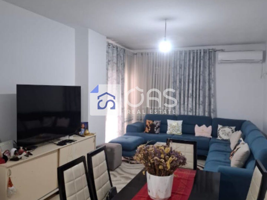 Shitet apartament 1+1 ne Kamez