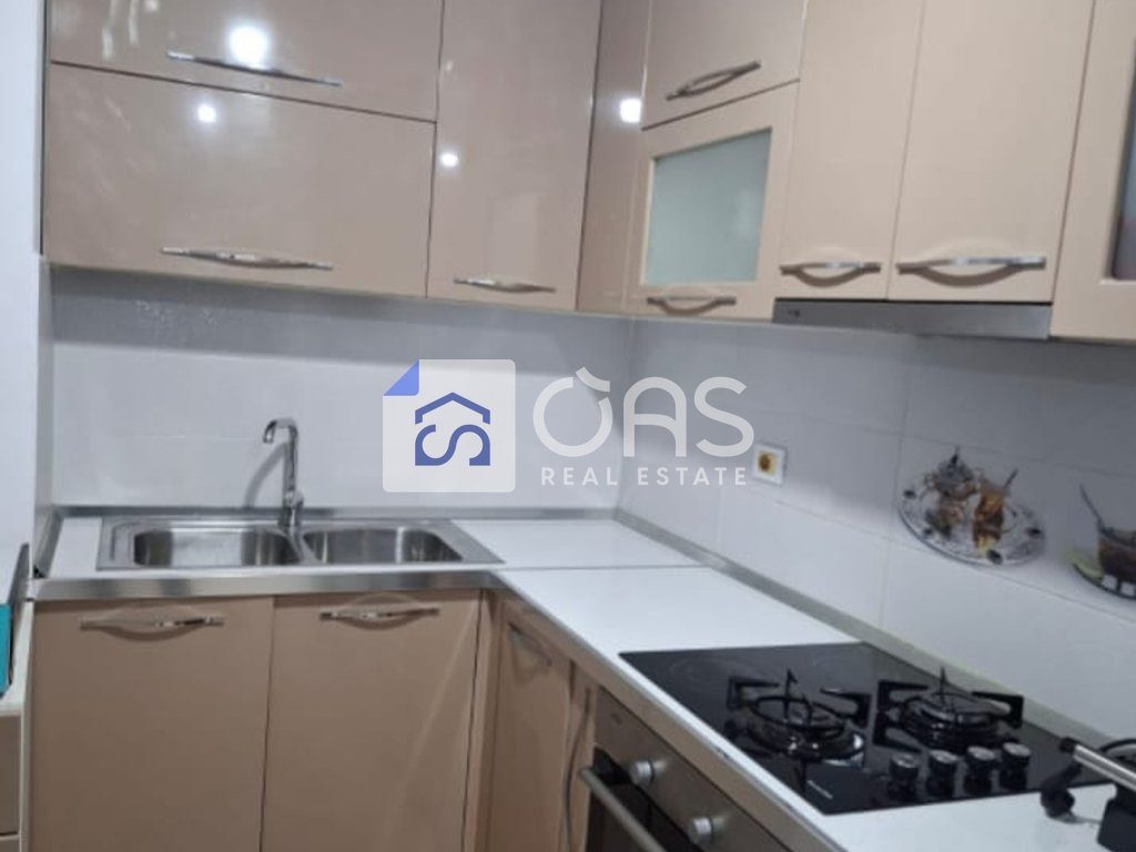 Shitet apartament 1+1 ne Kamez