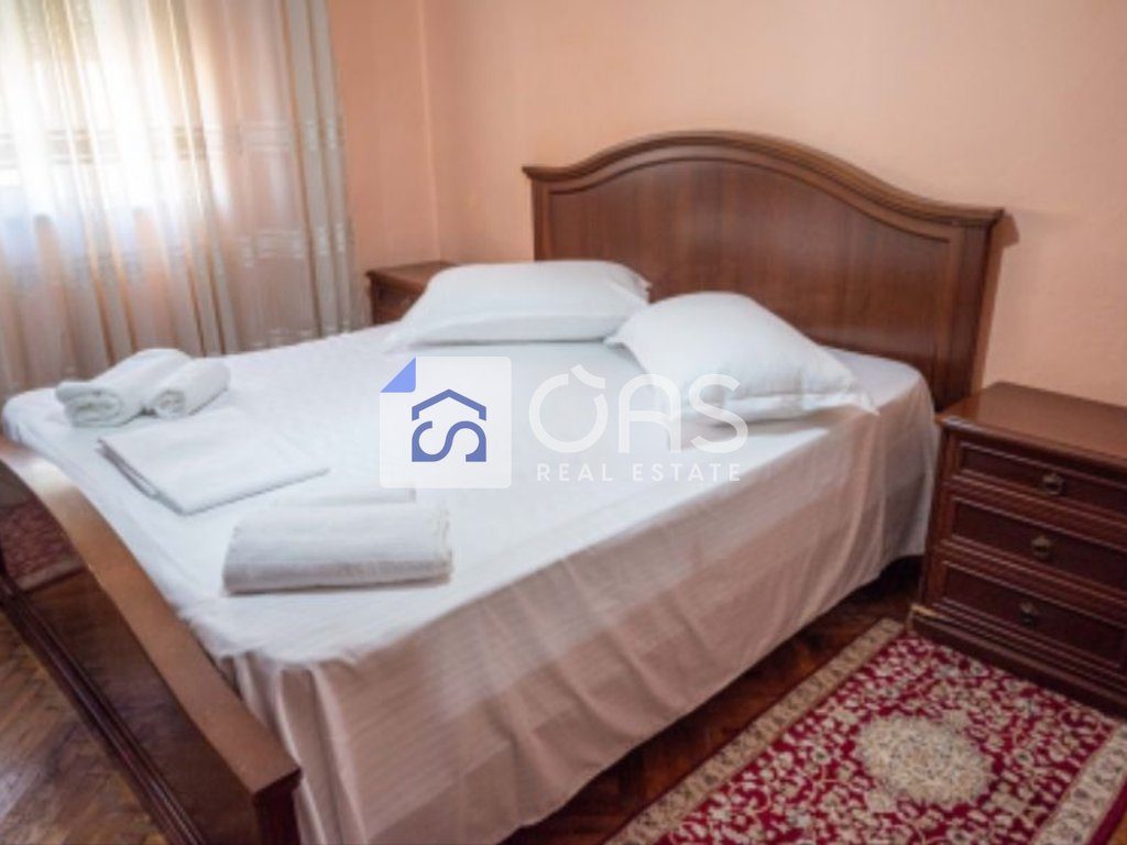 Jepet apartament me qera 3+1 ne  Pazari i Ri