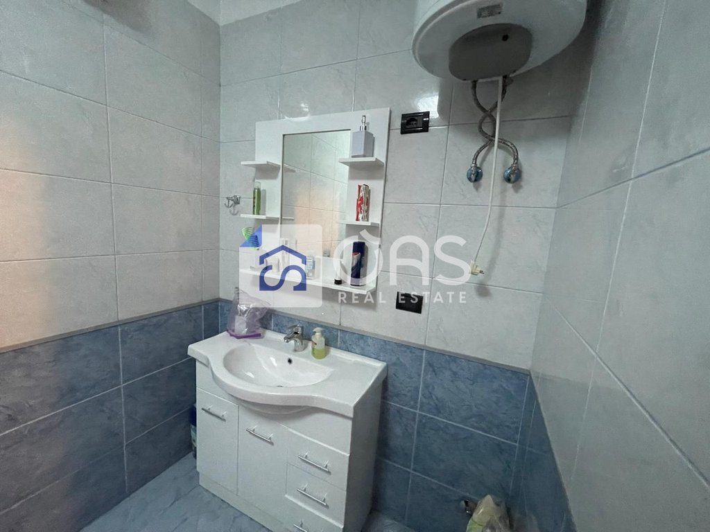 Jepet apartament me qera 2+1 ne Xhamllik