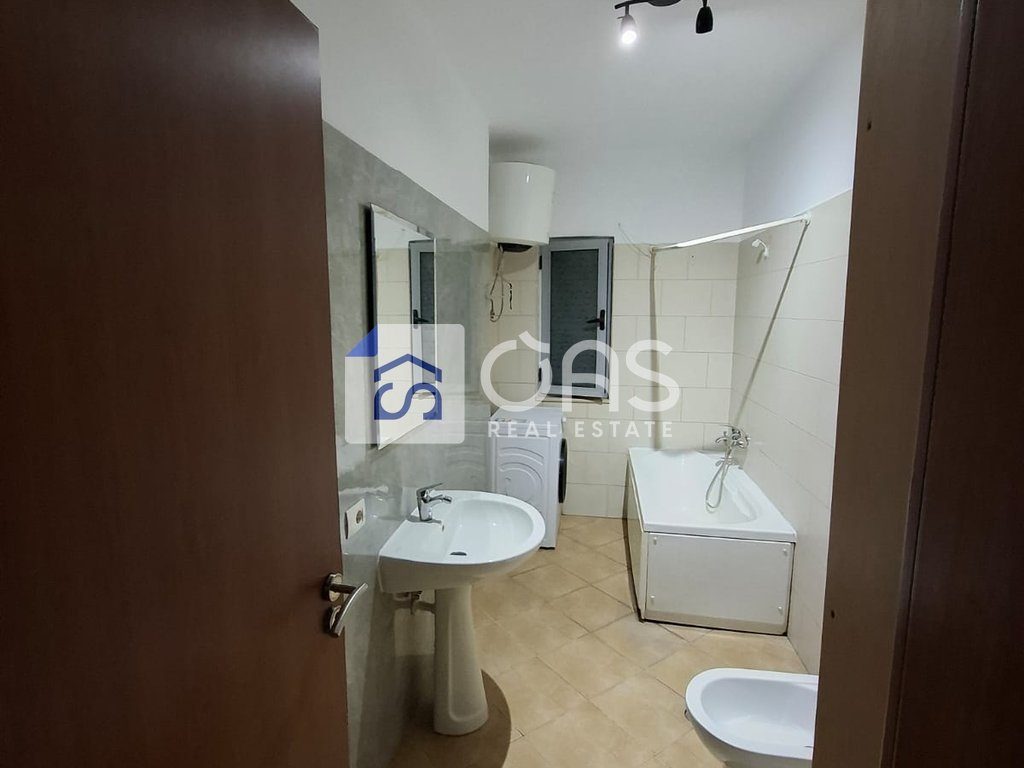 Shitet apartament 2+1 ne Astir