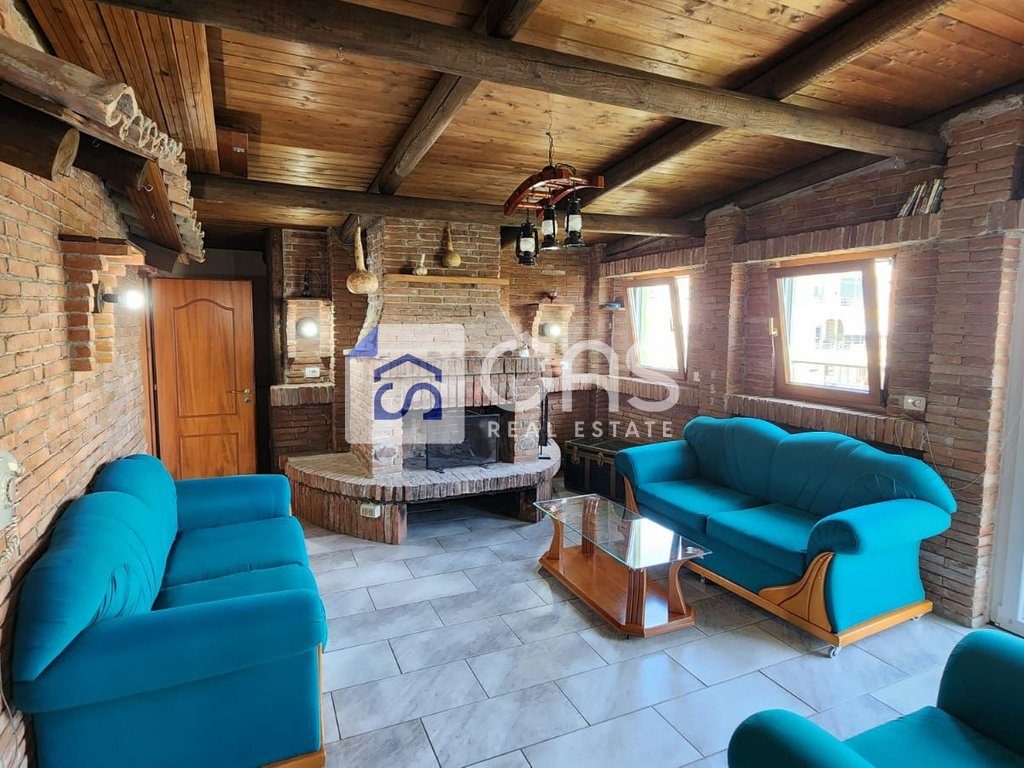Shitet Penthouse 3+1+2+2 post parkimi tek Liqeni i Thate