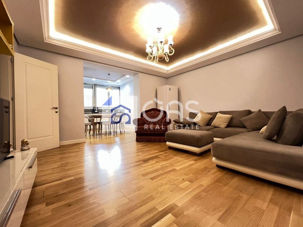 Jepet apartament me qera 2+1 ne Qender