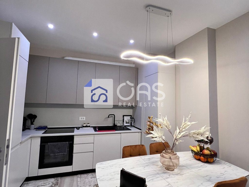 Jepet apartament me qera 2+1+2+garazhd tek 21 Kompleksi Kontakt