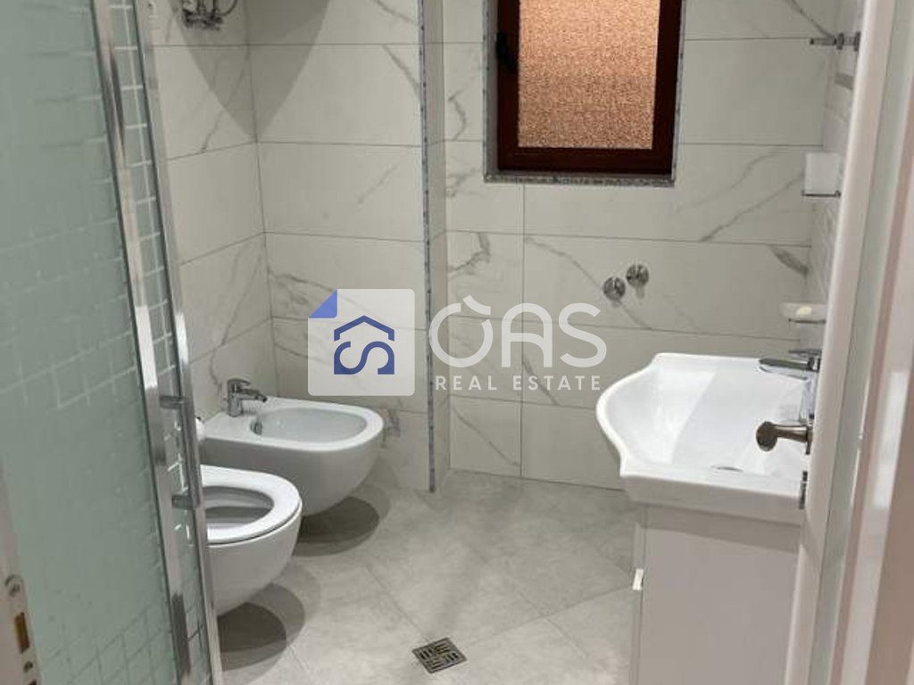 Jepet apartament me qera 3+1+2+2 post parkimi tek Fuat Toptani