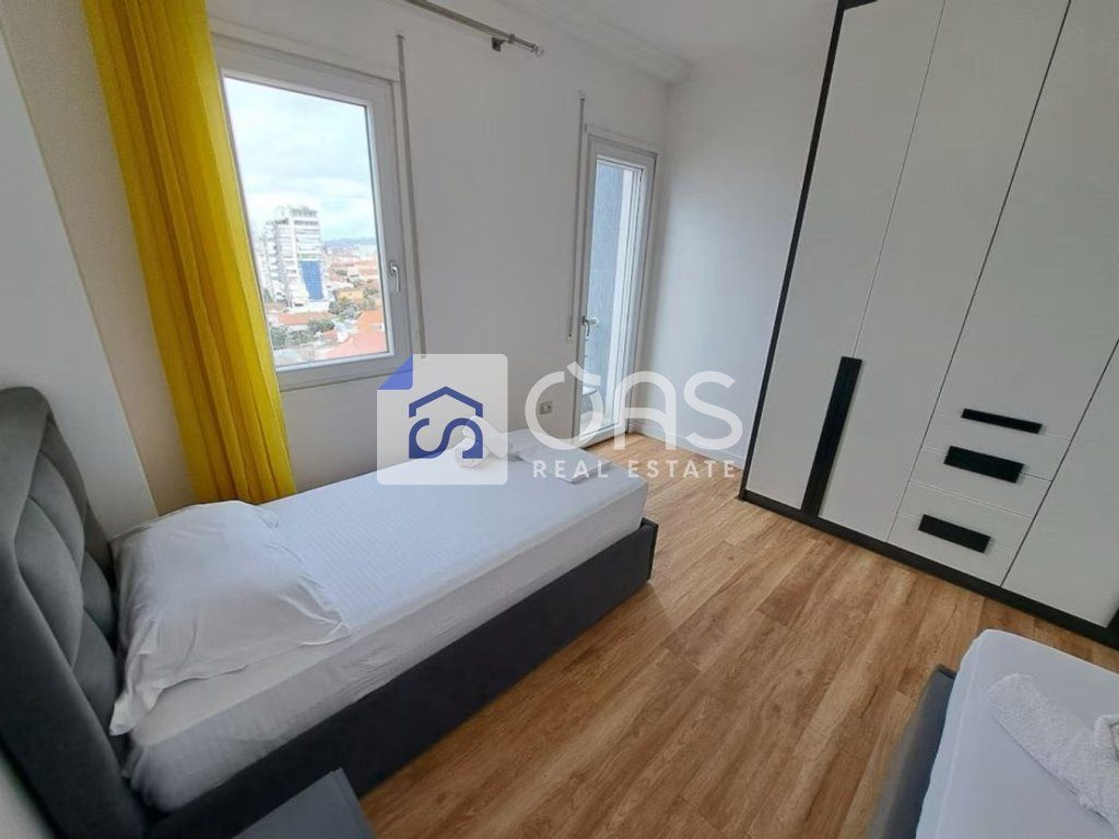Jepet apartament me qera 2+1+2 tek Pazari i ri