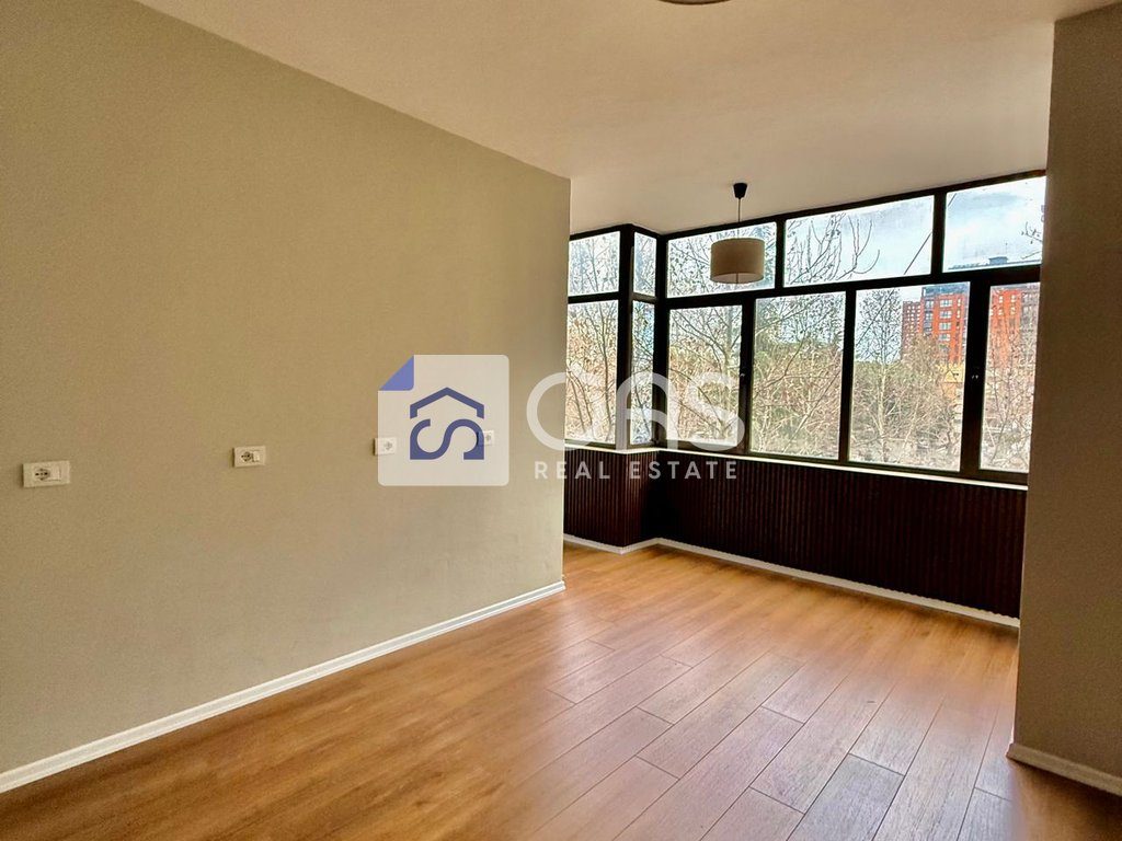 Jepet apartament me qera 1+1  perball Gjykates