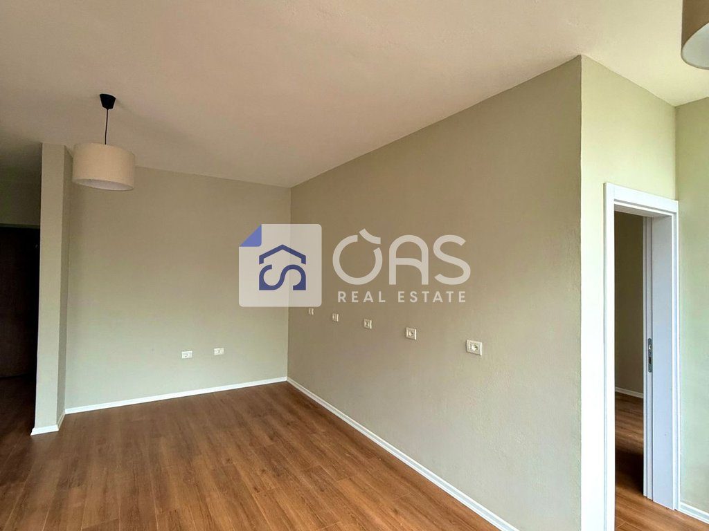 Jepet apartament me qera 1+1  perball Gjykates