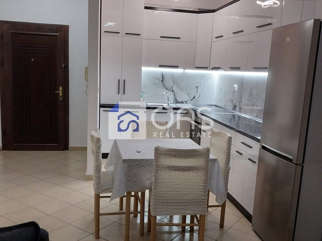 Jepet apartament me qera 1+1 ne Astir
