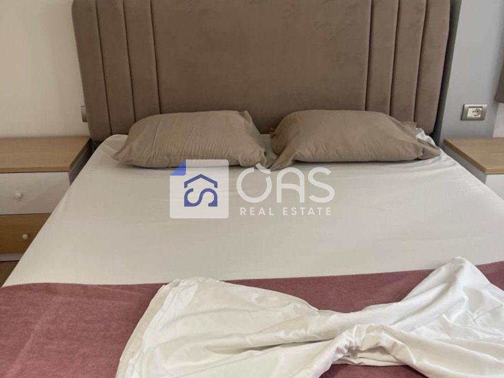 Jepet me qera apartament 1+1 tek Komuna e Parisit